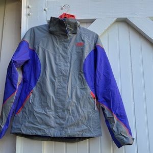 The North Face Hyvent women’s ski jacket small. Shell & removable fleece jacket